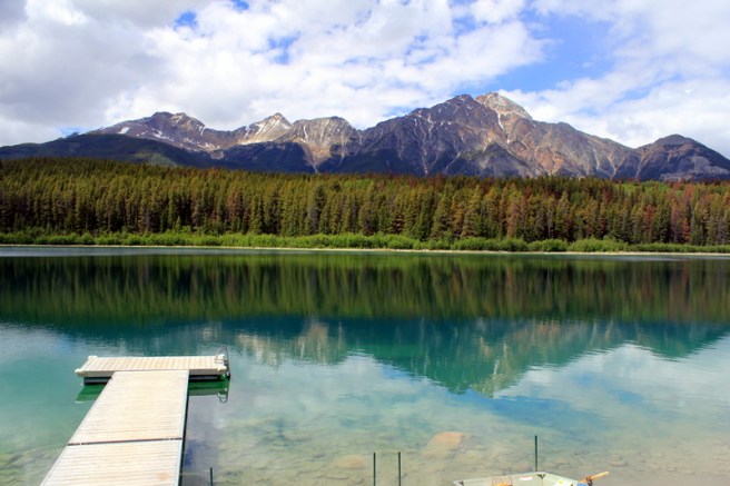 boat-jetty-at-maligne-lake
